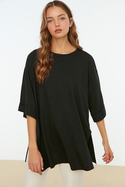 Trendyol Collection Schwarzes, doppelärmeliges, weit geschnittenes, asymmetrisches Boyfriend-Strick-T-Shirt TWOSS20TS0828