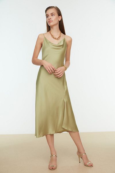 Trendyol Collection Grünes Abendkleid aus gewebtem Satin - Gefüttertes Abendkleid TPRSS19BB0058