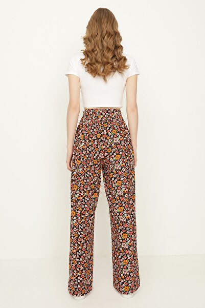 Select Moda Γυναικείο παντελόνι με φαρδύ πόδι με μαύρο λουλουδάτο σχέδιο