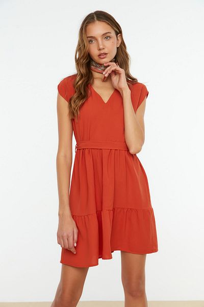 Trendyol Collection Gefliestes Mini-Webkleid mit Gürtel TWOSS20EL0628