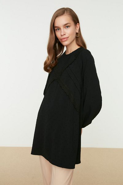 Trendyol Modest Schwarze Tunika mit Rundhalsausschnitt und gewebter Spitze TCTSS21TN0131