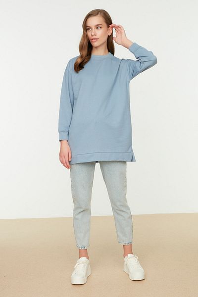 Trendyol Modest Blaues Basic-Strick-Sweatshirt mit hohem Kragen und Schlitz und detailliertem Schnitt TCTAW22TW0196