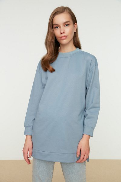 Trendyol Modest Blaues Basic-Strick-Sweatshirt mit hohem Kragen und Schlitz und detailliertem Schnitt TCTAW22TW0196