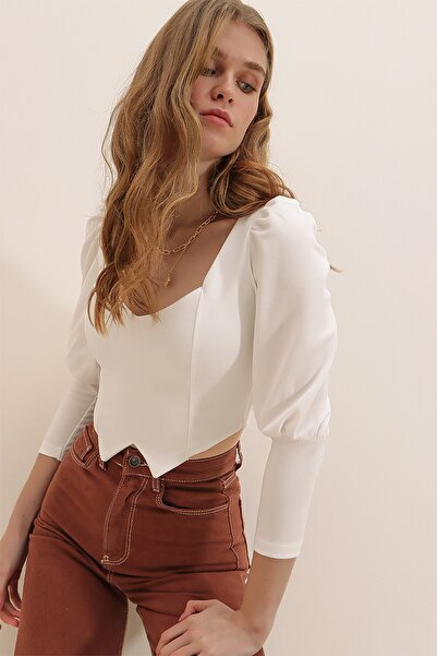 Trend Alaçatı Stili Damska biała krótka bluzka z dekoltem w kształcie litery V, balonowymi rękawami ALC-X7747