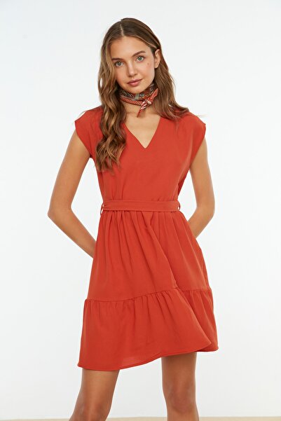 Trendyol Collection Mini sukienka tkana z paskiem w płytki TWOSS20EL0628