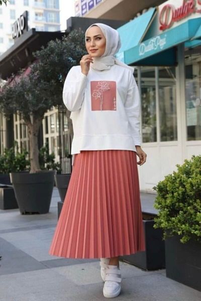 YILMAZBARMAZ Women's Pleated Skirt Set