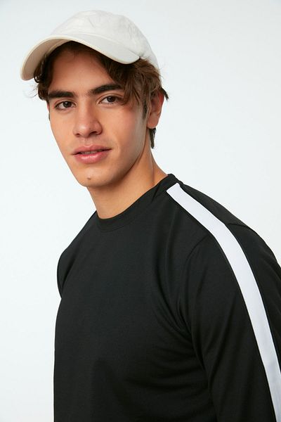 Trendyol Collection Langärmliges schwarzes Sweatshirt mit Paspelierung - Normale Passform TMNSS20sw0074