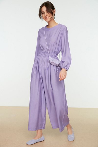 Trendyol Modest Lilac Crew Neck Elastický pas Pohodlný střih Široká noha Plátěná kombinéza TCTSS21TU0206