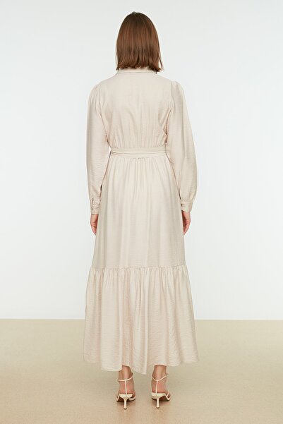 Trendyol Modest Φόρεμα υφασμένο πουκάμισο σε μπεζ ζώνη με λεπτομέρειες TCTSS21EL3887