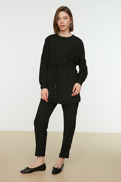 Trendyol Modest Schwarzer gewebter Hemd-Hosen-Anzug mit Taillenschnürung TCTSS21AU0237