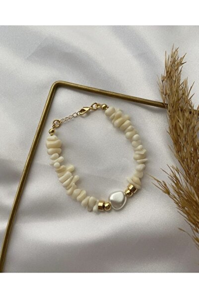 AYYA ATELIER سوار لؤلؤ المرجان الأبيض للنساء