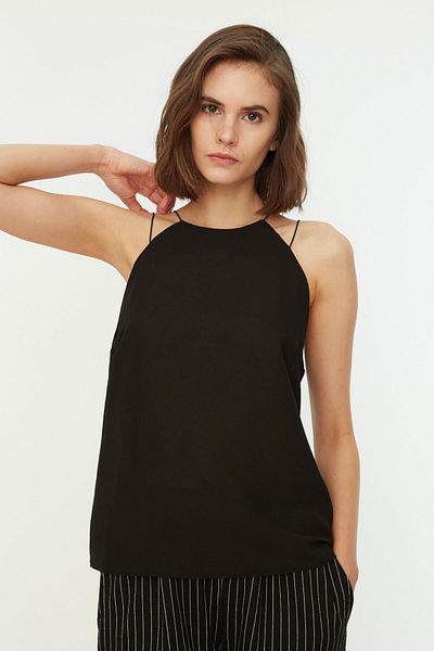 Trendyol Collection Чорна блузка без рукавів з відкритою горловиною TWOSS21BZ1739