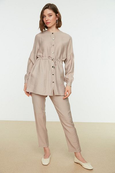 Trendyol Modest Beiger gewebter Hemd-Hosen-Anzug mit Taillenschnürung TCTSS21AU0237