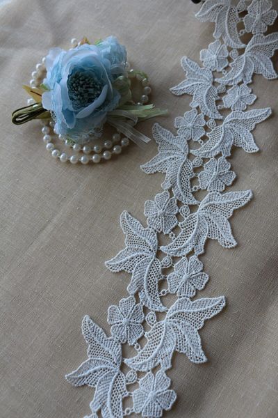 SHERLOCK HOME Guipure Tape with Flowers (4 Meters)