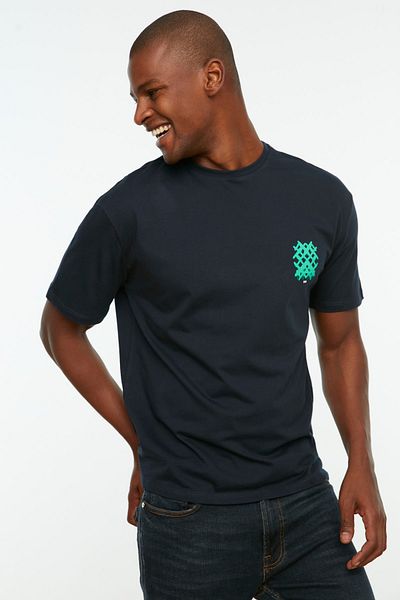 Trendyol Collection Bavlněné tričko s geometrickým potiskem Navy Oversize – Krátký rukáv Tmnss20Ts1036