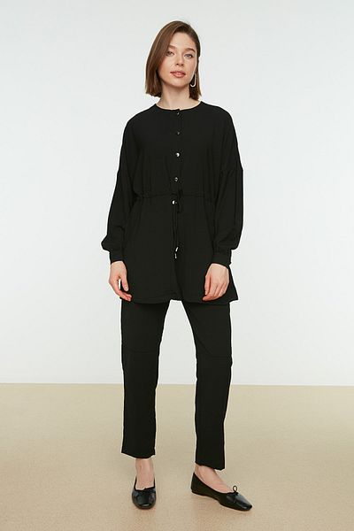 Trendyol Modest Schwarzer gewebter Hemd-Hosen-Anzug mit Taillenschnürung TCTSS21AU0237