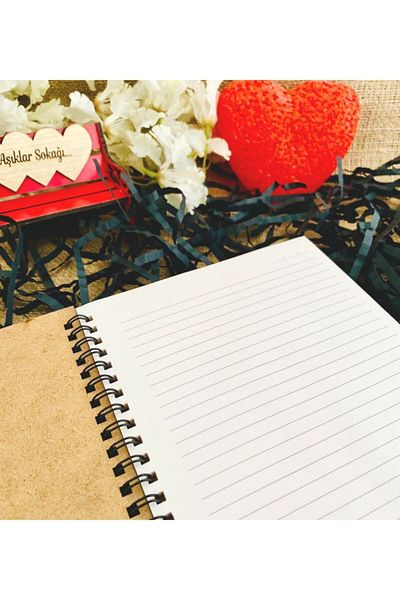 Hediyenikap دفتر ملاحظات خشبي مطبوع بنمط زهور لعيد الحب - أسود