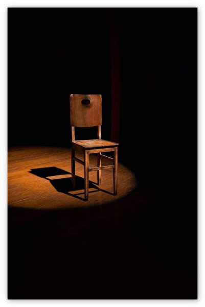 Cakatablo Ahşap Tablo Sahne Işığı Ve Eski Tahta Sandalye (25x35 Cm Boyut)