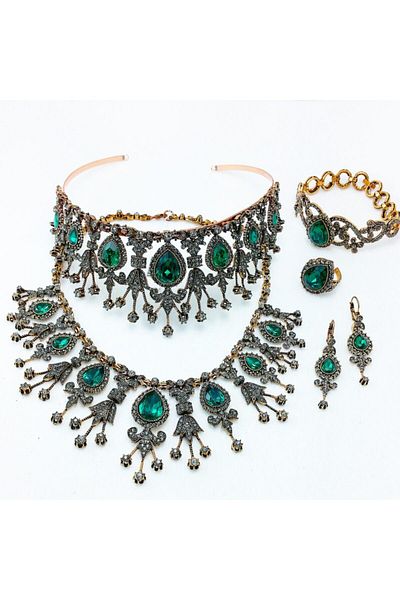 Aşina Gümüş Women's Diamond Mounted Emerald Drop Choker and Crown Set
