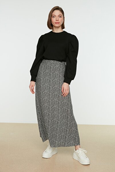 Trendyol Modest Černá tkaná sukně s květinovým potiskem TCTSS21ET0497