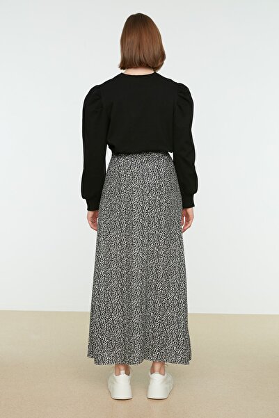 Trendyol Modest Černá tkaná sukně s květinovým potiskem TCTSS21ET0497