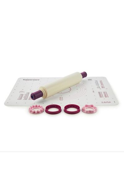 Tupperware Dough Mat And Roller Set