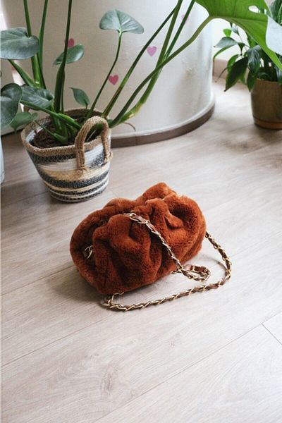 Moom Bag Geantă de damă cu curea de pluș maro