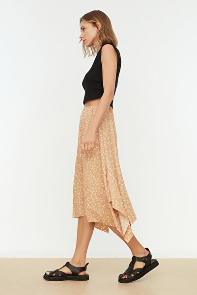 Trendyol Collection Asymetrická pletená sukně s vysokým pasem s vysokým pasem a velbloudím vzorem TWOAW20ET0442