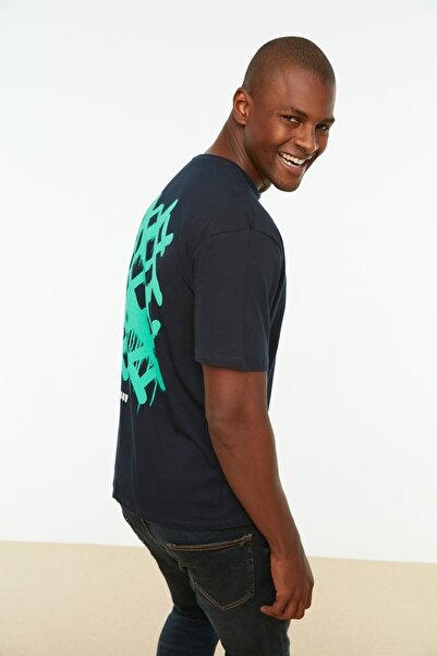 Trendyol Collection Bavlněné tričko s geometrickým potiskem Navy Oversize – Krátký rukáv Tmnss20Ts1036