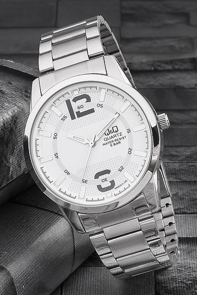 Q&Q 3g392 Men's Wristwatch