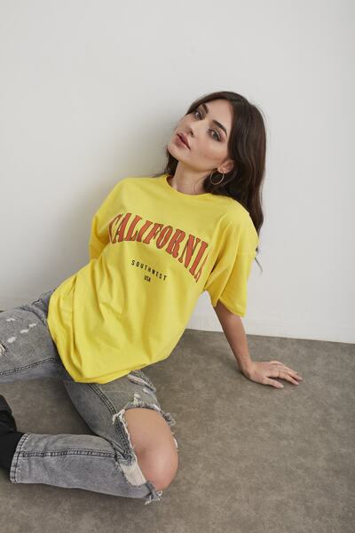 Mad&Calf Γυναικείο μπλουζάκι με κίτρινο στάμπα California Oversize