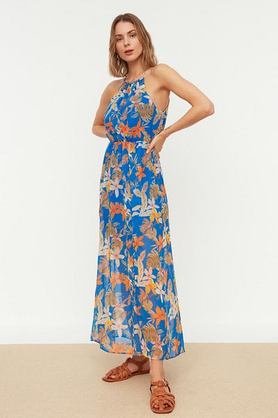 Trendyol Collection Marineblaues Neckholder-A-Linien-Maxikleid aus gewebtem Chiffon mit Schlitz und Futter TWOSS20EL1297