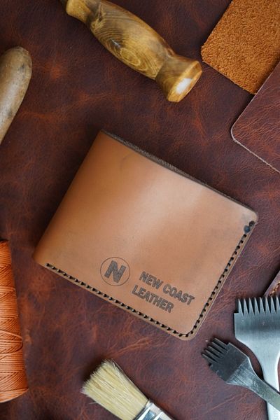 New Coast Leather 1900's Мъжки ръчно изработен портфейл от естествена кожа в кафяво