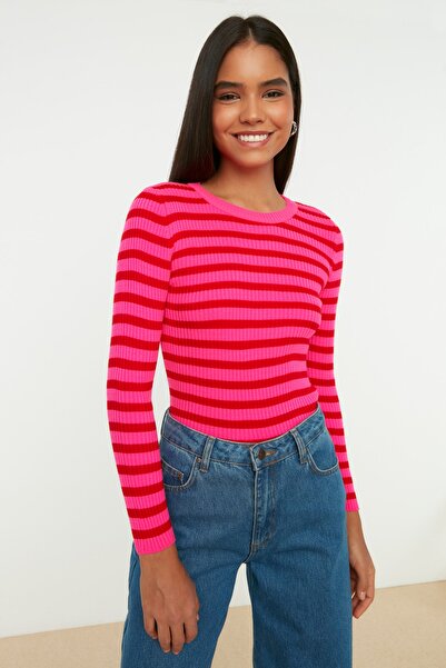 Trendyol Collection Pullover - Rosa - Slim