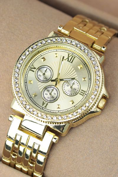 Leerybee Gold Steel Strap Women's Wristwatch