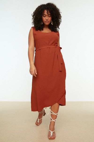 Trendyol Curve Zweireihiges Strickkleid mit Fliesengürtel TBBSS22AH0144