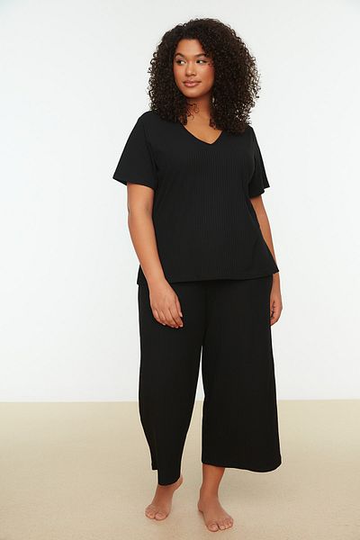 Trendyol Curve Große Größen in Pyjama-Set - Schwarz - Unifarben