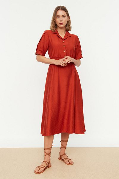 Trendyol Collection Oranges A-Linien-Midikleid mit Hemdkragen und Guipure-Muster TWOSS21EL1023
