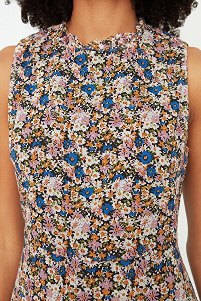 Trendyol Collection Ecru vzorované volánkové tkané šaty TWOSS20EL0681