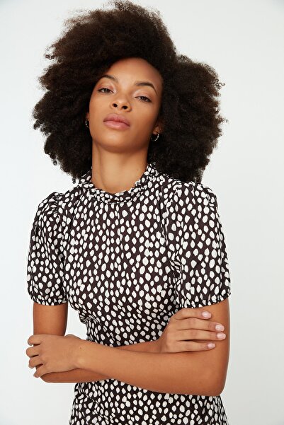 Trendyol Collection Μαύρο φλοράλ στάμπα σε γραμμή Α με φόδρα μίντι υφαντό φόρεμα TWOSS20EL0894