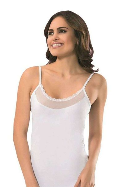 KOTA حذاء رياضي أبيض مع تفاصيل من التول للنساء مع حزام IP 6220