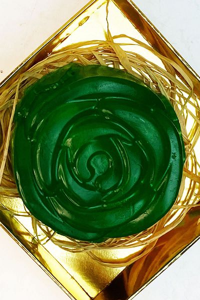 FANTASTİK SANAT ATÖLYESİ Decorative Gift Rose Scented Rose Figure Decorative Green Color Rose Bathroom and Hand Soap - 100 grams