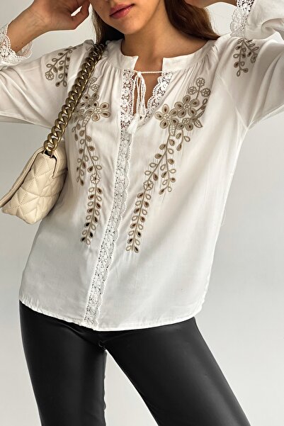 FEMELLE Dámská bílá halenka Vintage Brode a krajka s českým střapcem