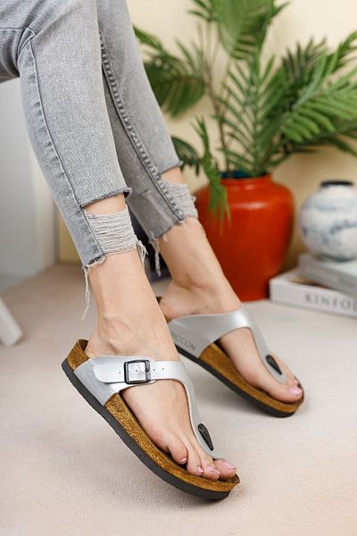 Riccon Unisex Silver Skin Slippers0012035