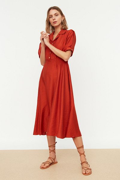 Trendyol Collection Oranges A-Linien-Midikleid mit Hemdkragen und Guipure-Muster TWOSS21EL1023