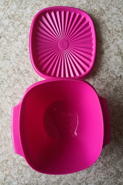 Tupperware 1.5 Lt. Star Lid Proofing and Storage Container