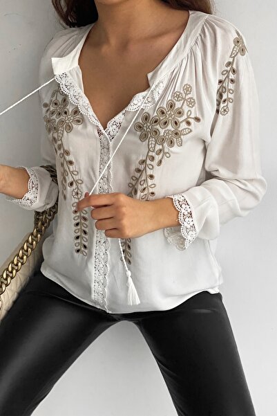 FEMELLE Dámská bílá halenka Vintage Brode a krajka s českým střapcem