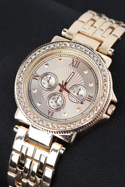 Leerybee Rose Gold Color Steel Strap Women's Wristwatch