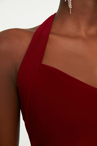 Trendyol Collection Vínové detailní večerní šaty TPRSS22EL1341