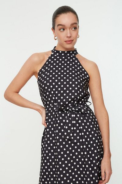 Trendyol Collection Schwarzes A-Linien-Midikleid aus Webstoff mit Polka Dot-Muster und Gürtel TWOSS19YD0032